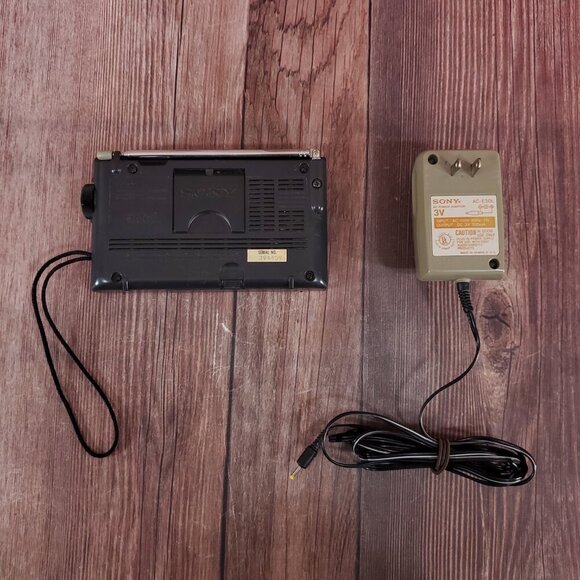 *FLAWS* Sony 12 Band Worldwide Portable Receiver LW/MW/FM/SW ICF-SW10 Works - Picture 5 of 17